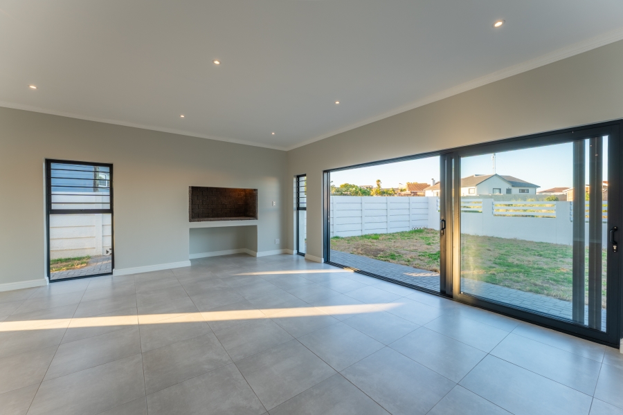 3 Bedroom Property for Sale in Wavecrest Eastern Cape